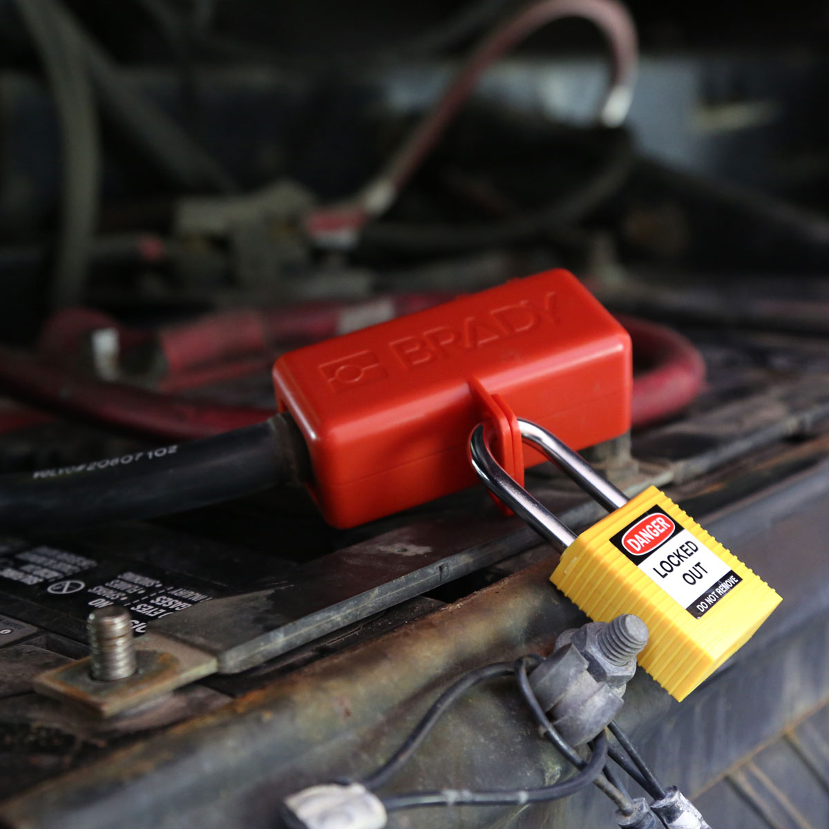 Battery Interlock Support BatteryBlock Commercial Vehicle Battery Cable Lockout | BradyCanada.ca