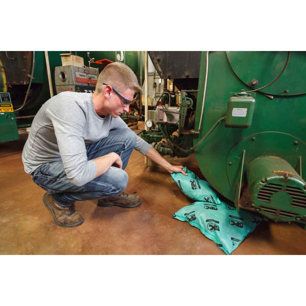 Brady® HAZWIK Chemical Mobile Spill Truck - Extra Large, 31.102 in H x 47.244 in W x 39.37 in D