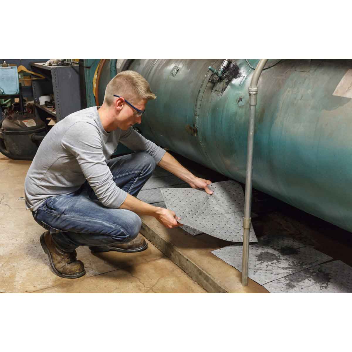 Brady® MRO Plus® Absorbent Pad - 30 in W x 30 in L