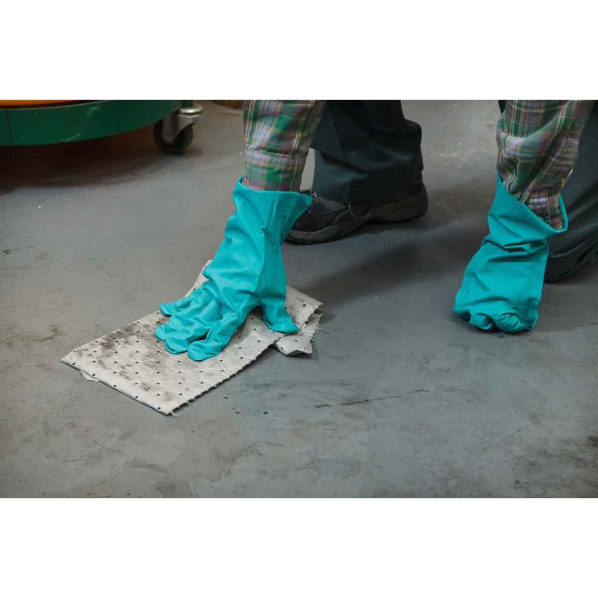 Brady® MRO Plus® Absorbent Pad - 30 in W x 30 in L