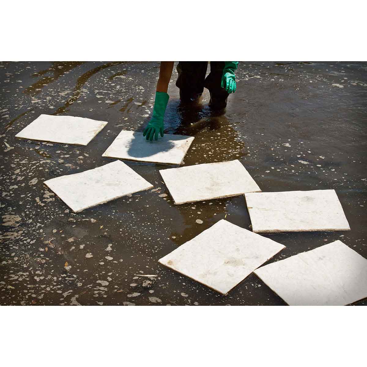 Brady® ENV® Oil Absorbent Pad - 15"x 19", Light