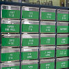 Cinta de etiquetas de vinilo con adhesivo permanente para todo tipo de clima con cinta de impresión para las impresoras XPERT - 1.5", blanco sobre verde 3