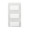 Tres etiquetas blancas rectangulares cada una con un contorno de perforaciones ligeramente más grande en una hoja.